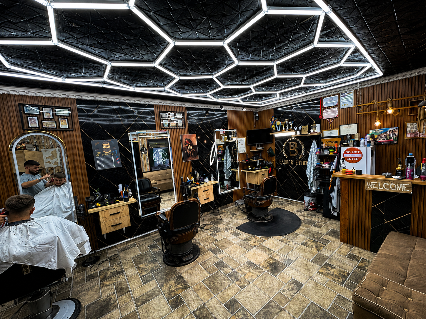 ET’HEMI BARBER
